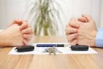 Chi ha diritto a percepire gli assegni familiari in caso di separazione o divorzio?